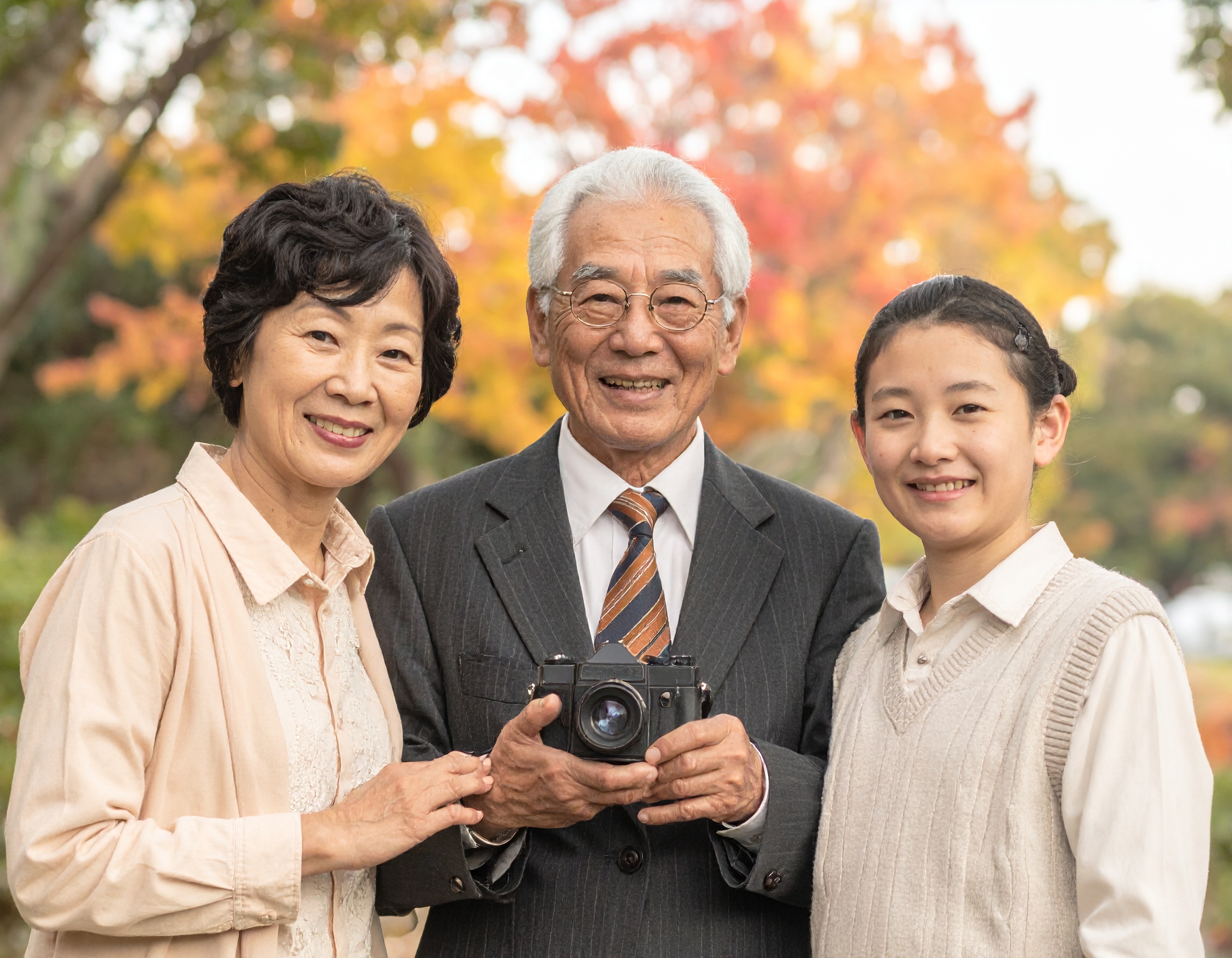 遺品整理で見つかる写真で手元供養動画：データ化から作成まで
